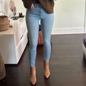 ABERCROMBIE High Rise Washed Denim Sz. 27/4R